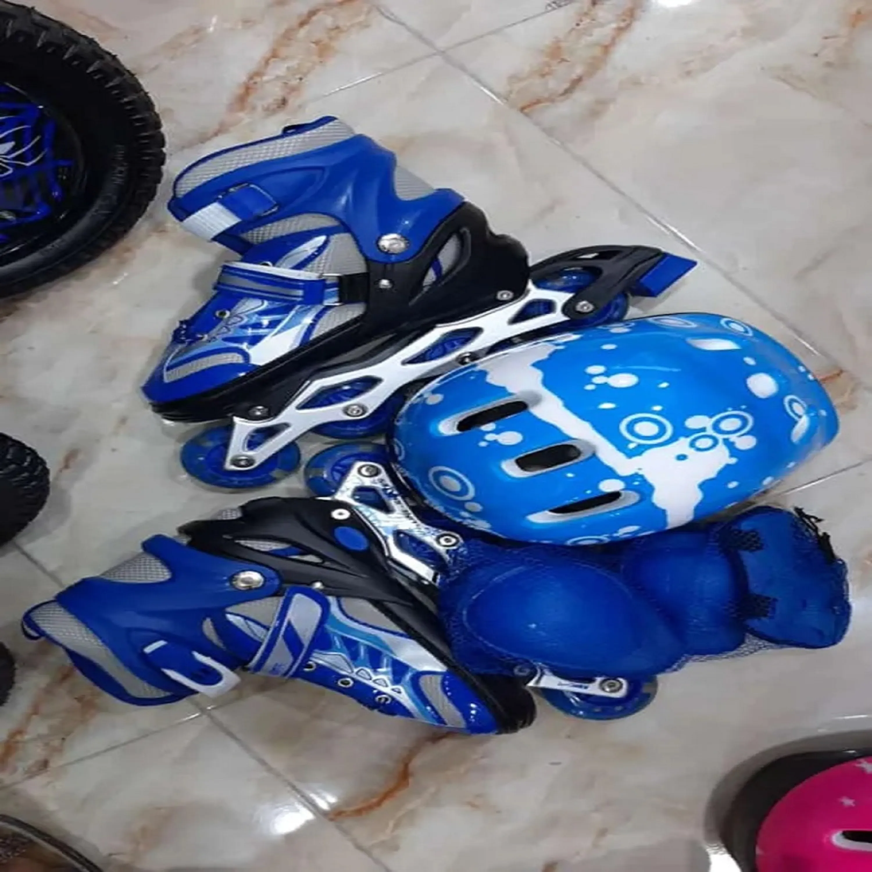 کفش اسکیت چهار چرخ ریلی  همراه با کلاه پاور